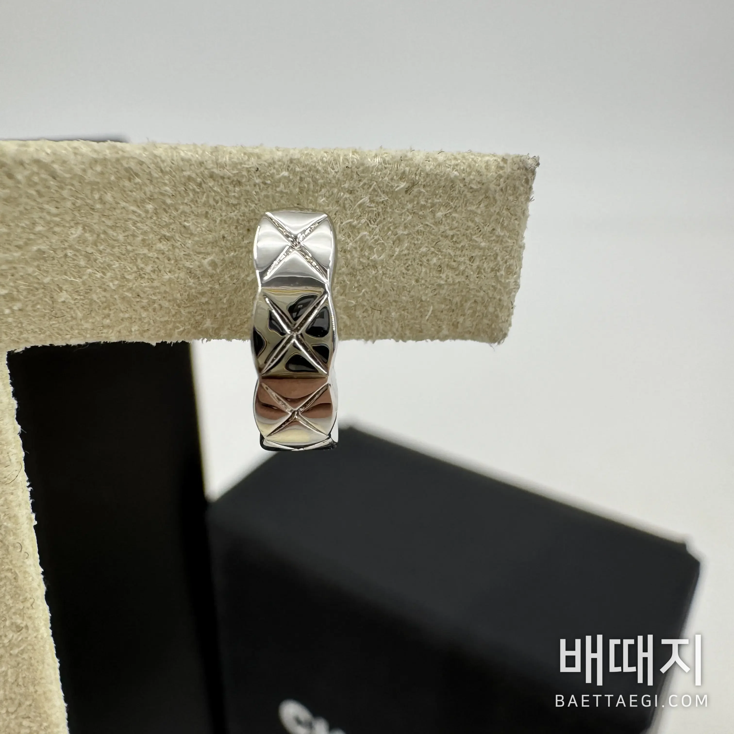 샤넬 코코 크러쉬 싱글 미니 후프 이어링 폭스샵 검수사진 3