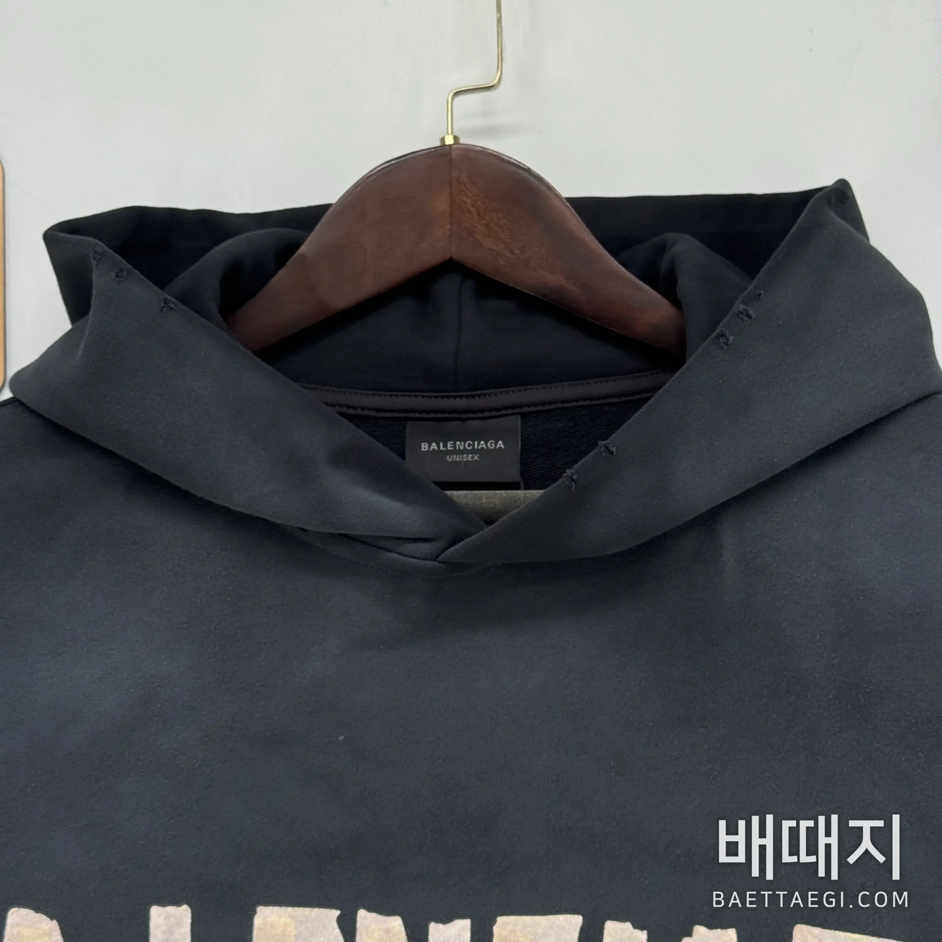 발렌시아가 워시드 테이프 손상 남성 후드 158455 검수사진 3