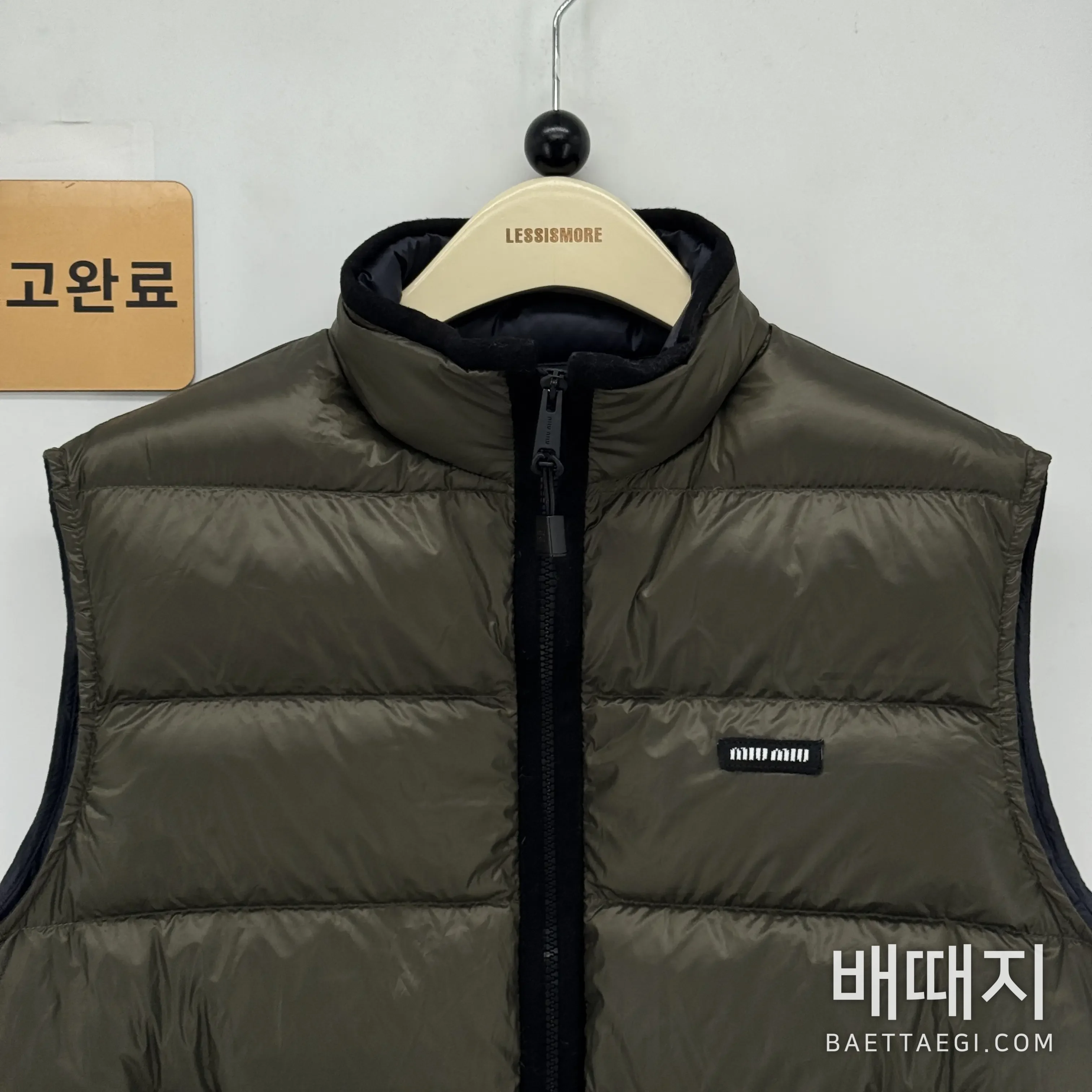 미우미우 로고 레터 다운 조끼 179702 검수사진 2