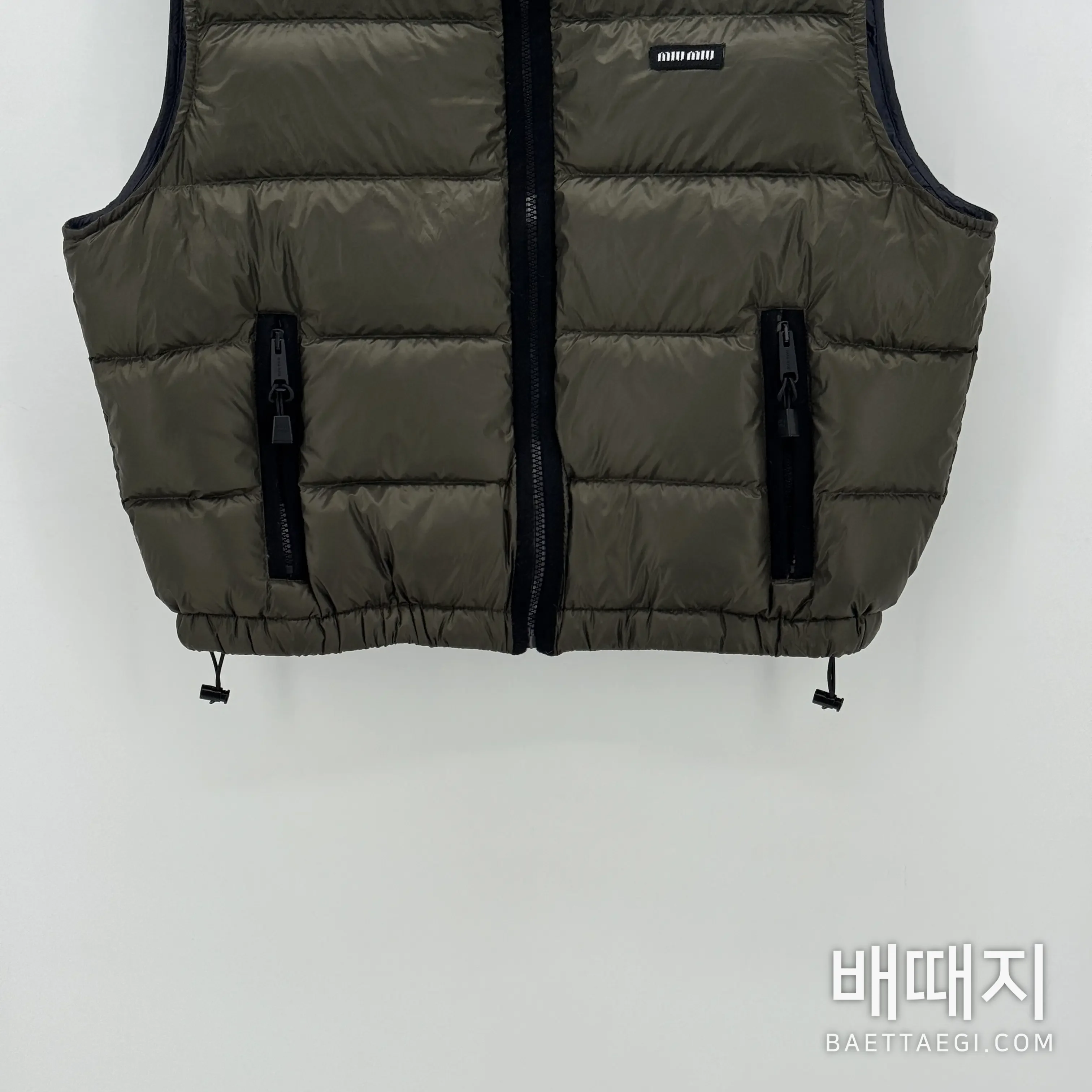 미우미우 로고 레터 다운 조끼 179702 검수사진 3
