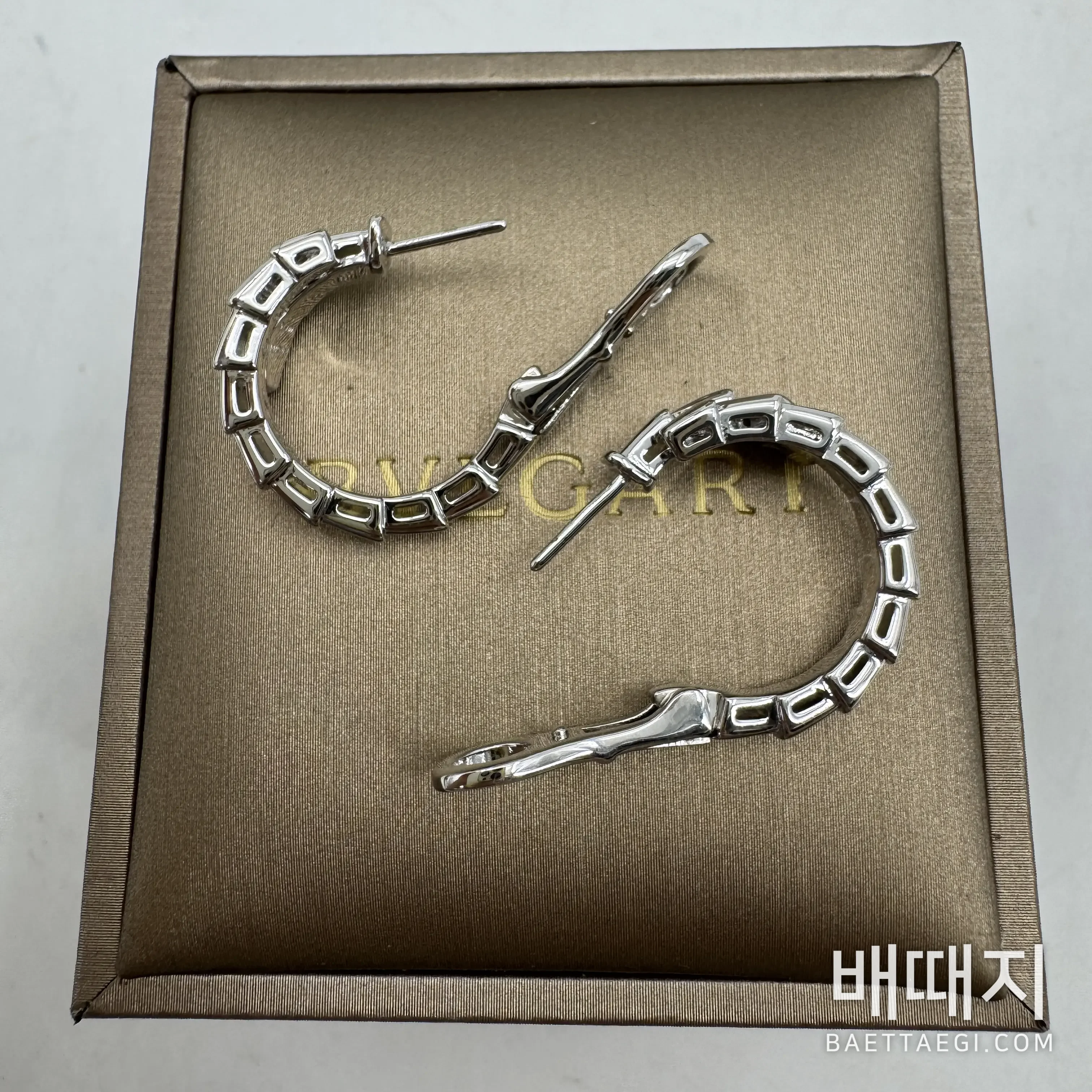 불가리 세르펜티 바이퍼 다이아몬드 장식 귀걸이 197703 검수사진 2