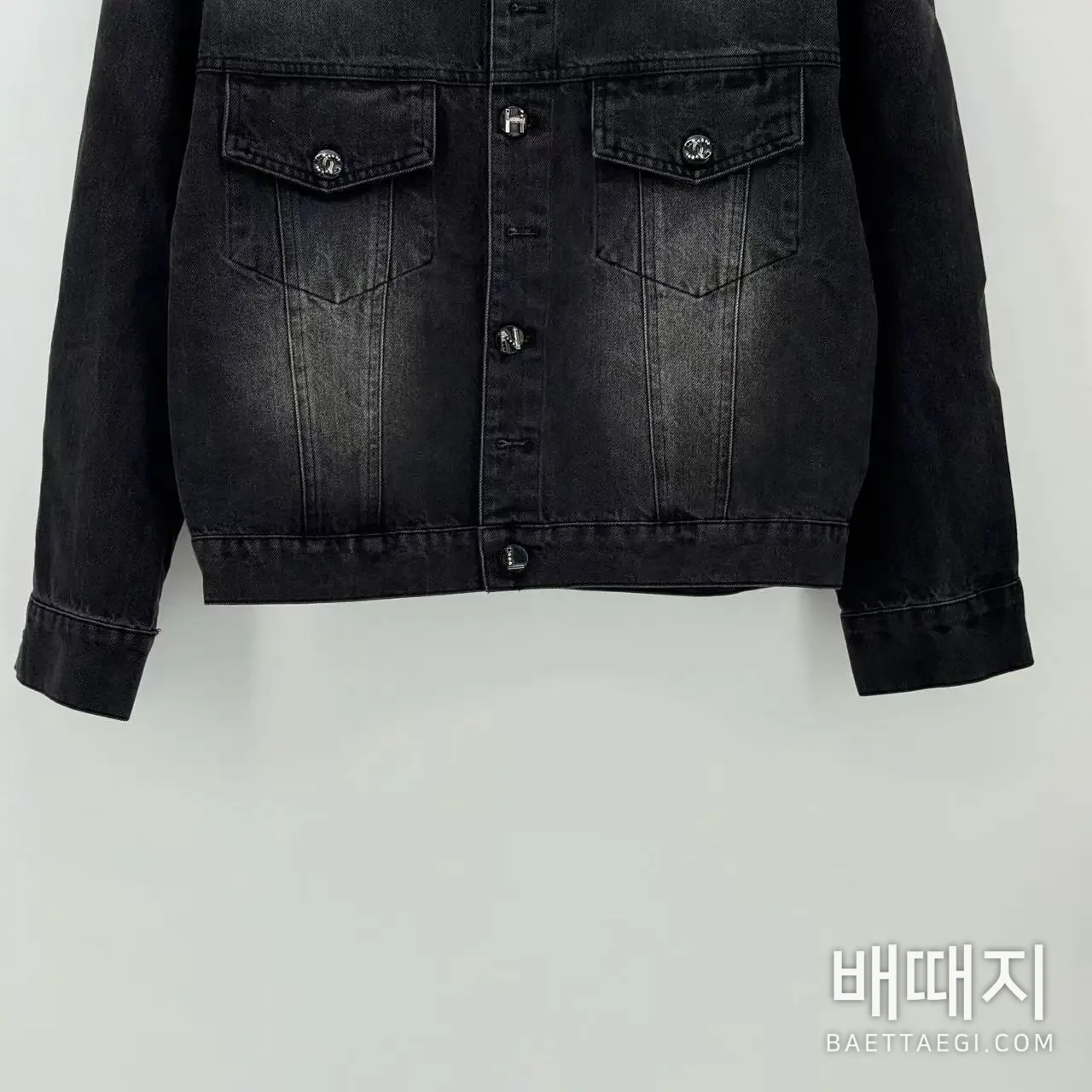 샤넬 레터 버튼 데님 자켓 203440 검수사진 2