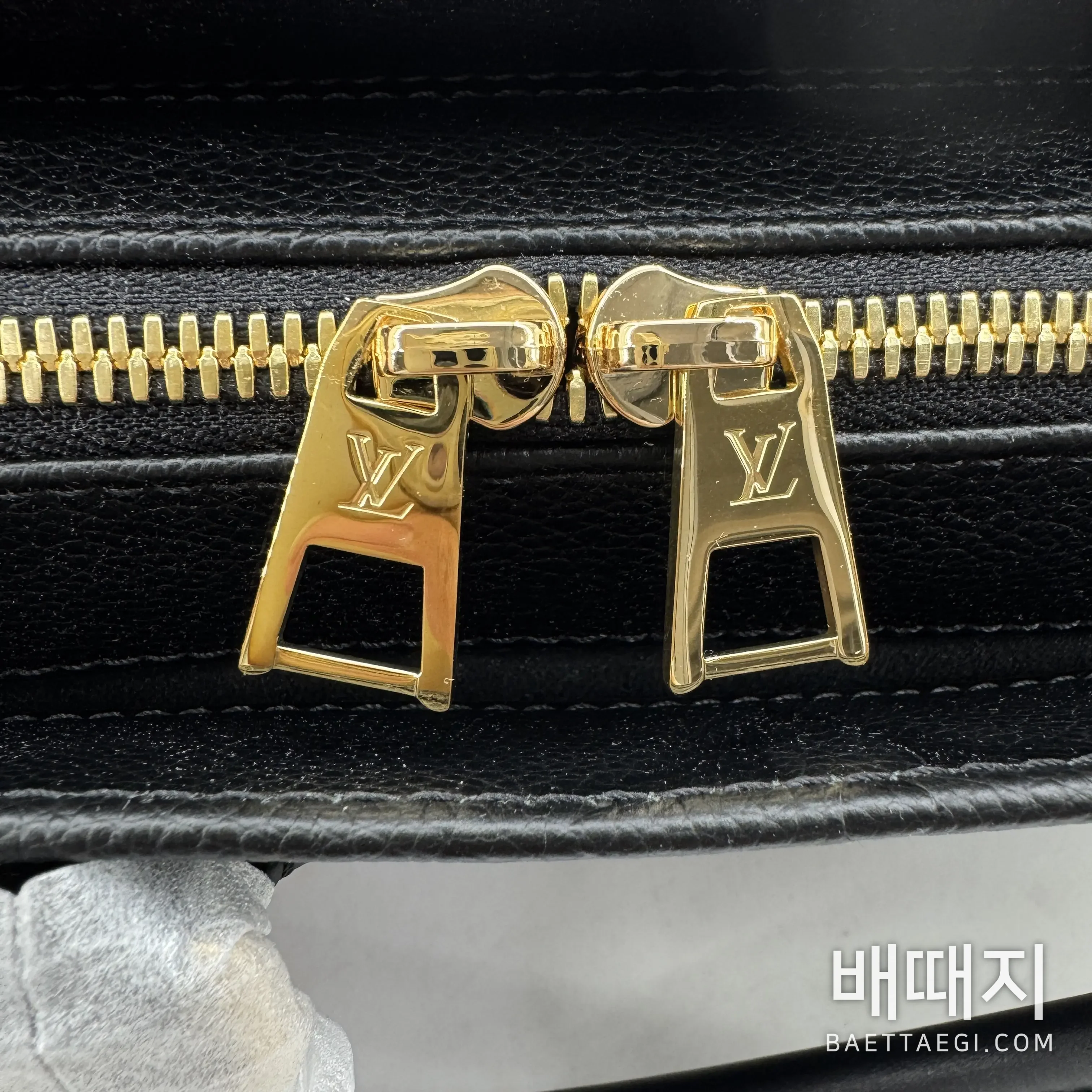 루이비통 온더고 이스트웨스트 토트백 199858 검수사진 7