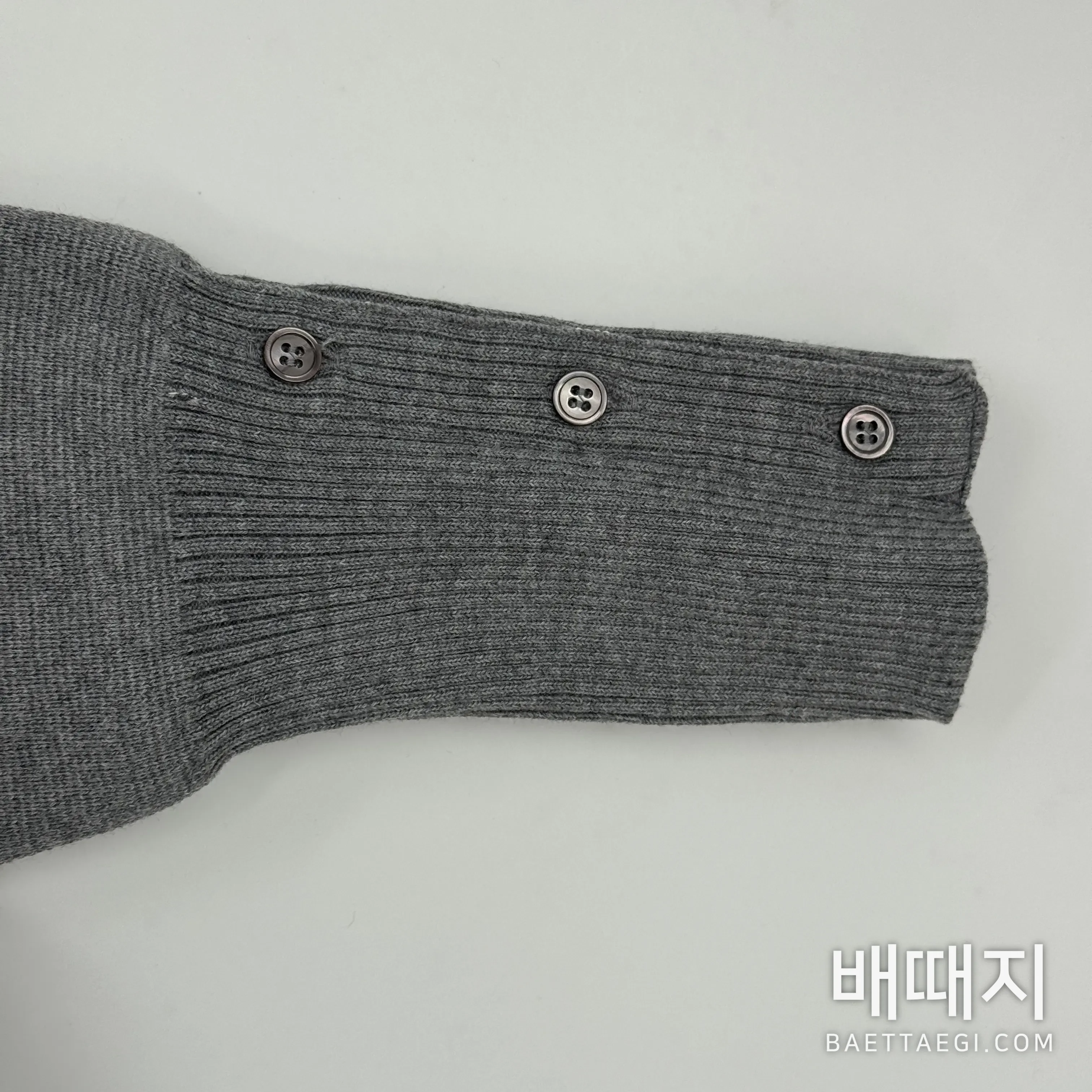 톰브라운 컬러블록 울 V넥 가디건 159481 검수사진 5