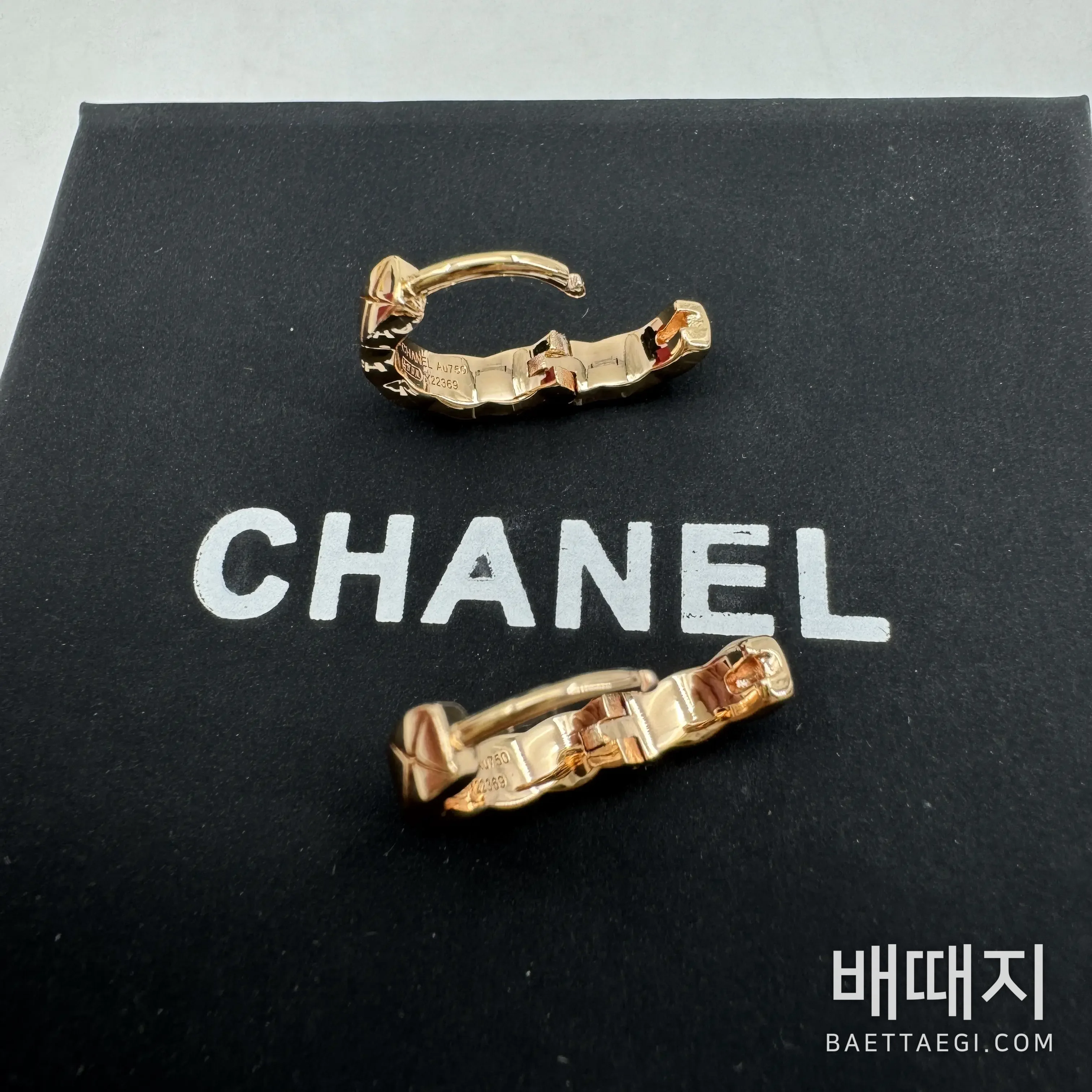 샤넬 코코 크러쉬 싱글 미니 후프 이어링 폭스샵 검수사진 6