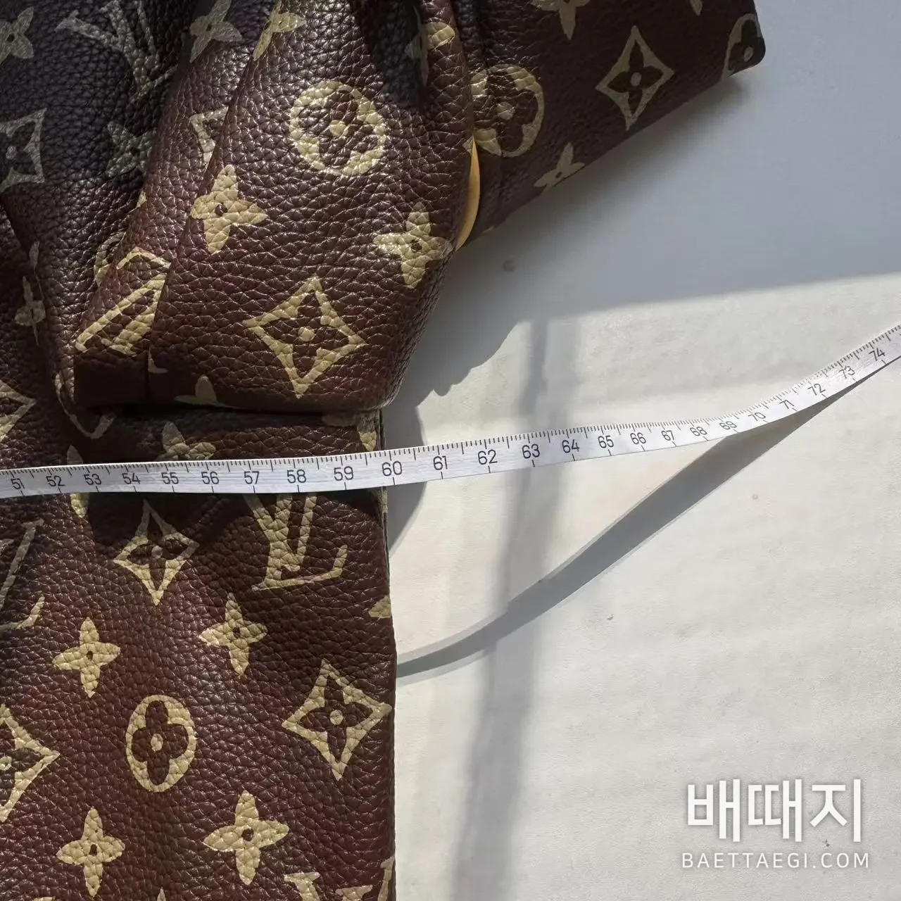 루이비통 모노그램 가죽 야구 자켓 182074 검수사진 8