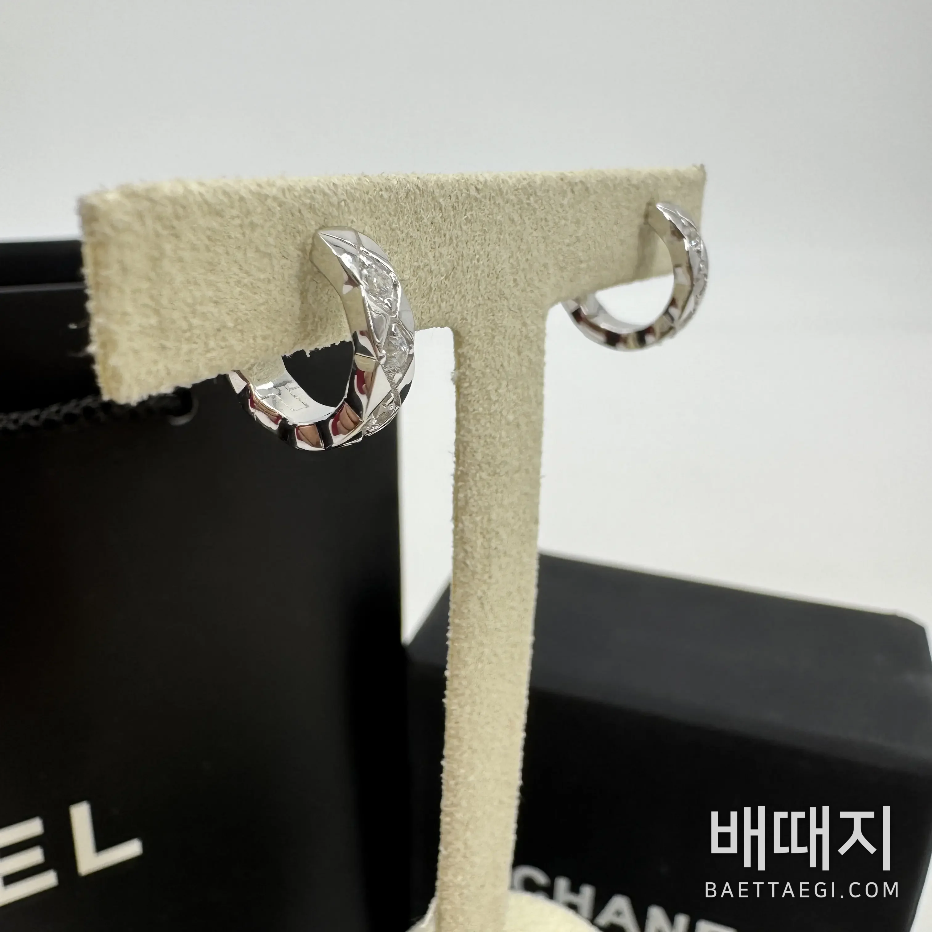 샤넬 화이트골드 코코 크러쉬 귀걸이 검수사진 4