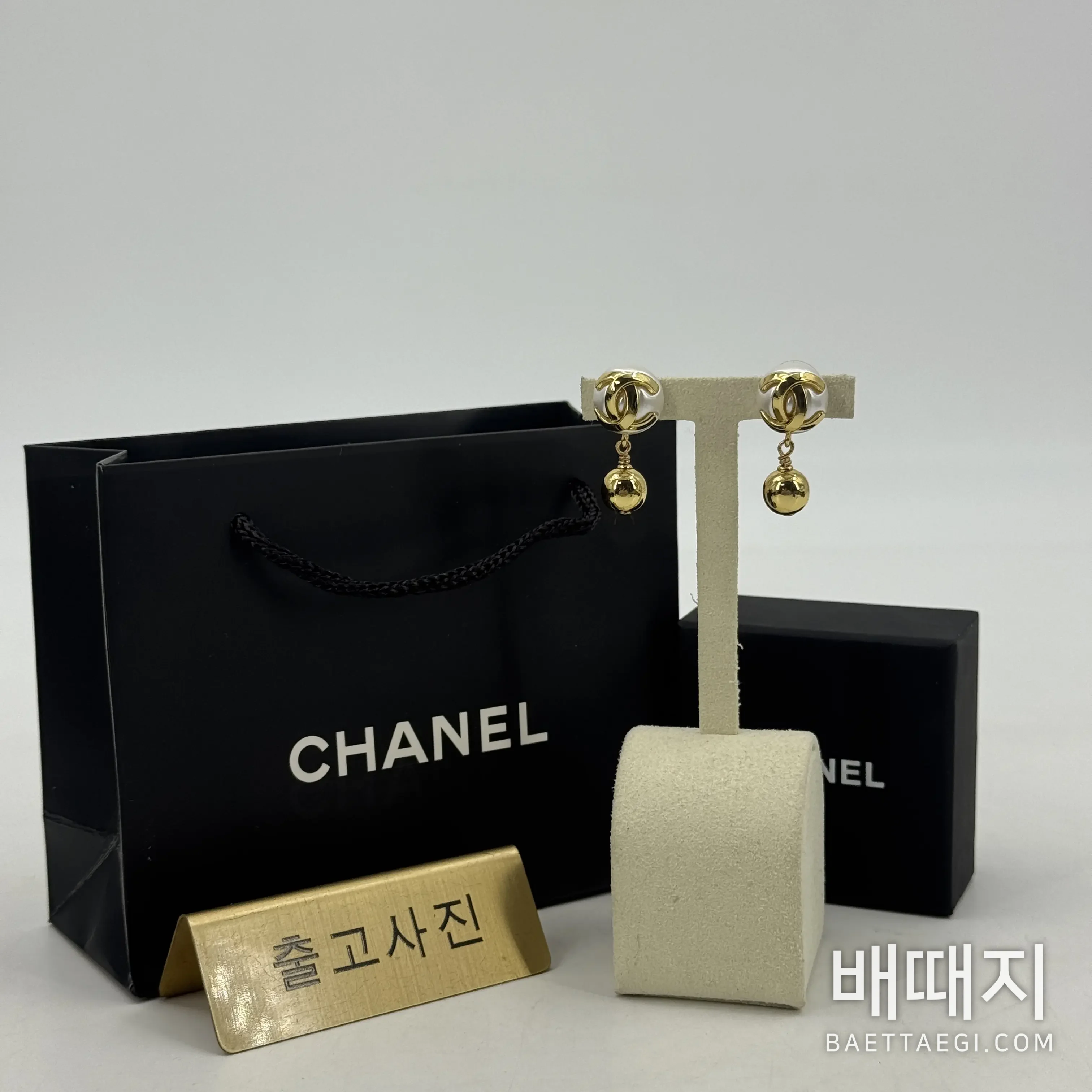 샤넬 3D 더블 C 진주 골드 볼 귀걸이 186948 검수사진 6