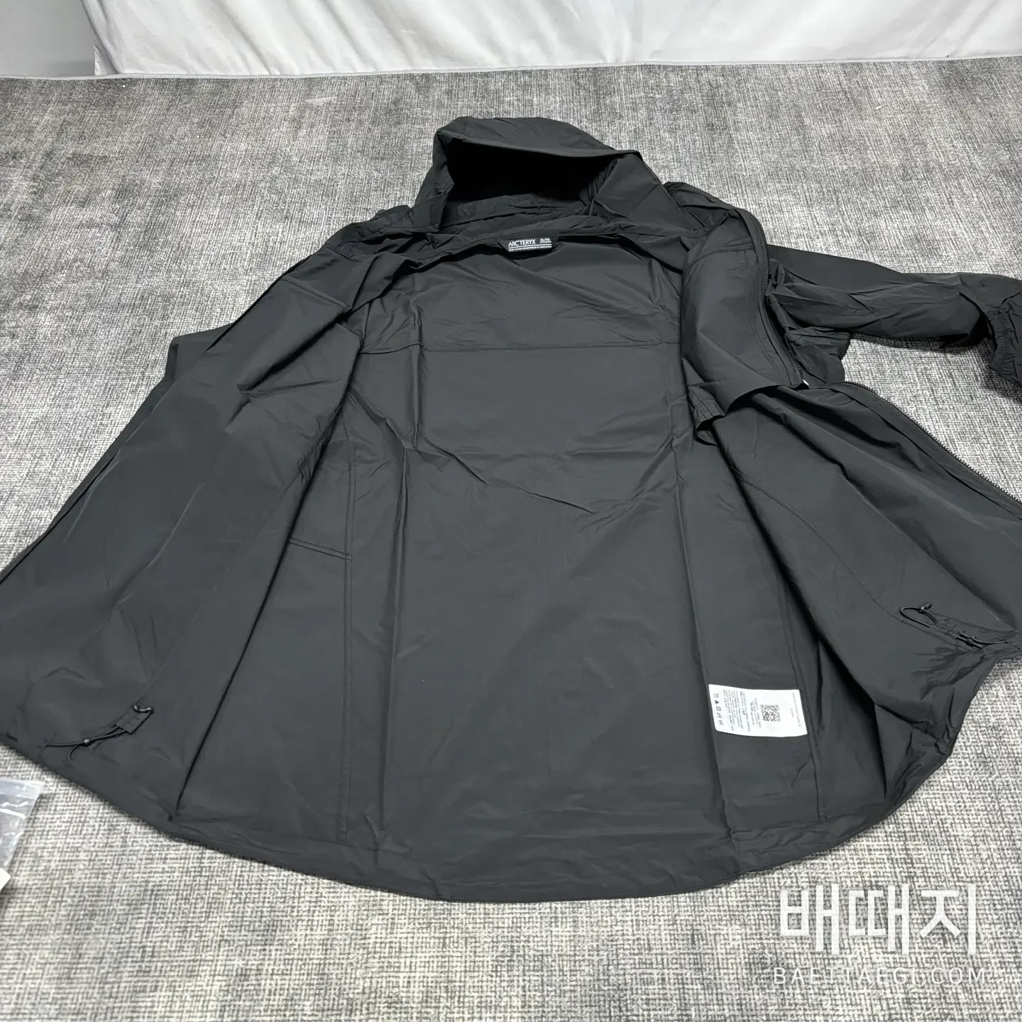 아크테릭스 스쿼미시 후디 바람막이 200153 Arc'teryx Squamish Hoodie 검수사진 3