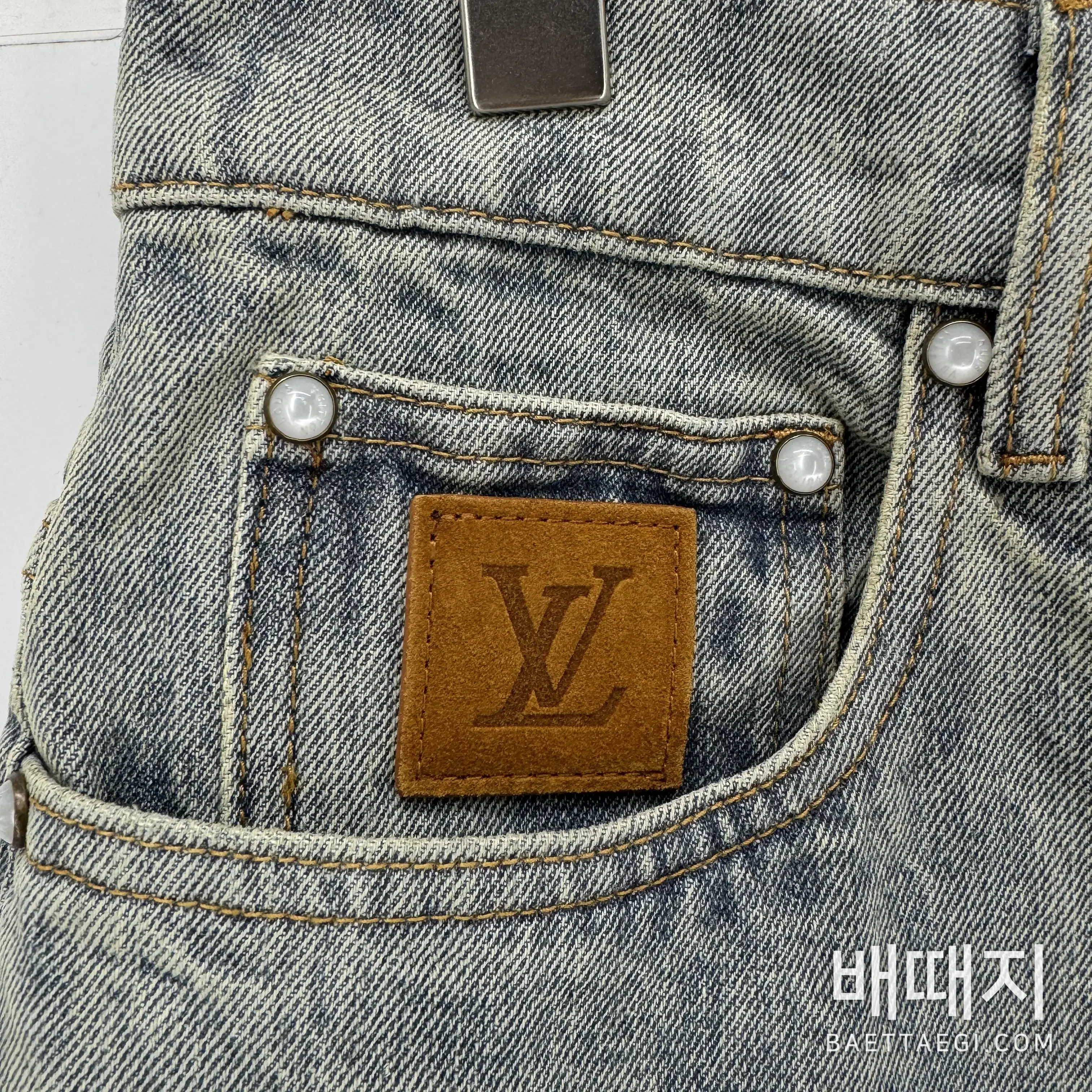 루이비통 LV 로고 자수 와이드 데님 바지 16363 검수사진 3
