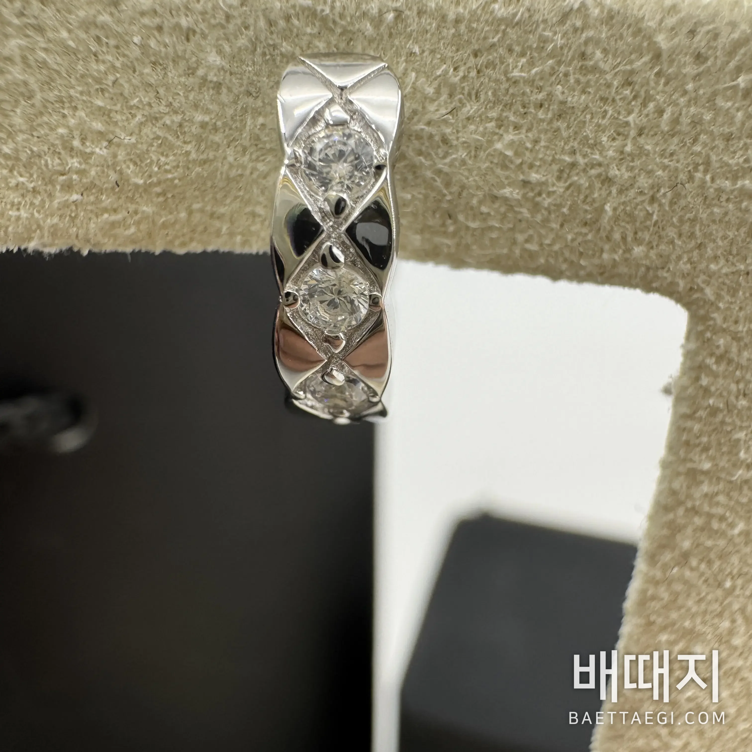 샤넬 화이트골드 코코 크러쉬 귀걸이 검수사진 3