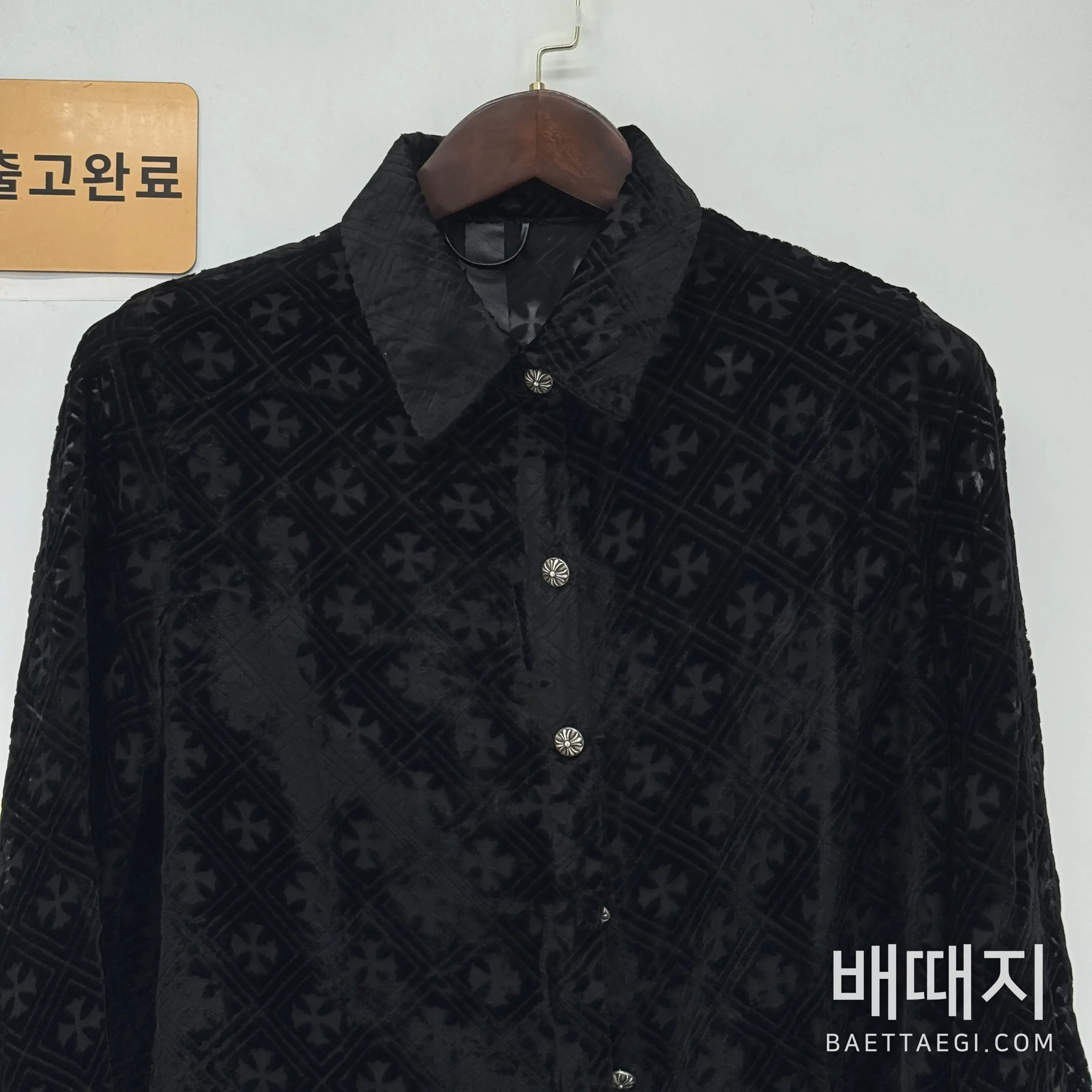 크롬하츠 마할 키타 모노그램 크로스 벨벳 셔츠 156286 검수사진 2