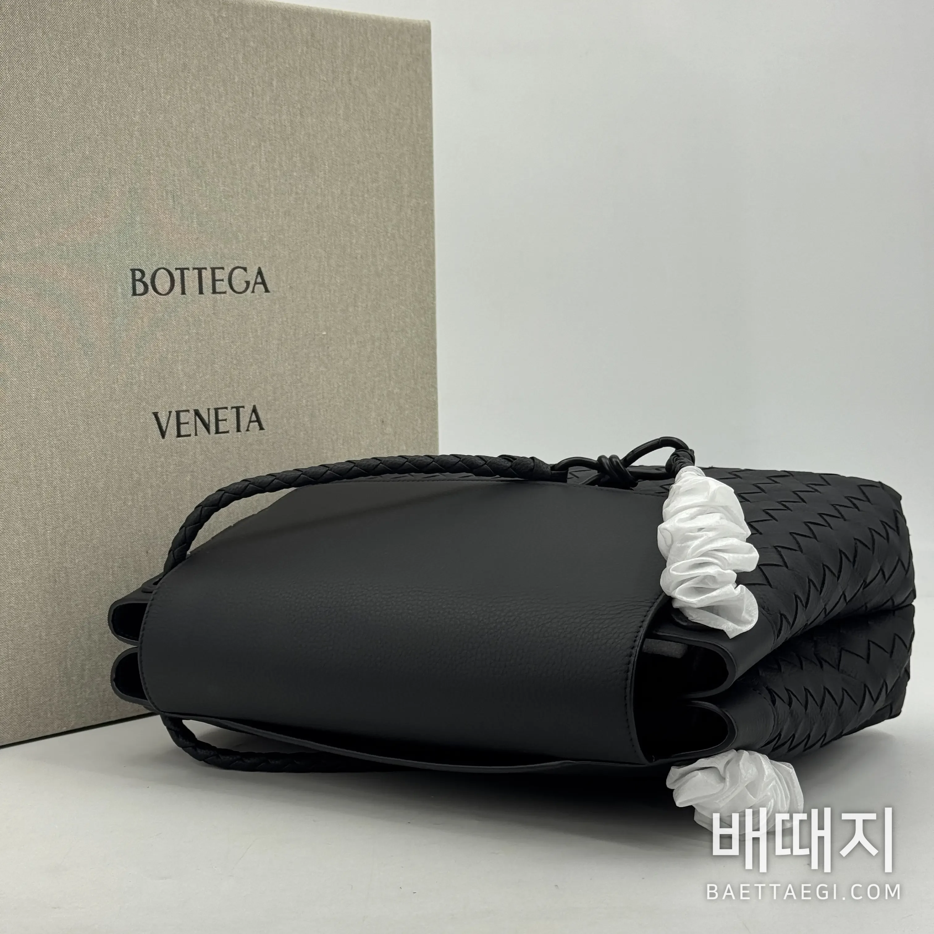 보테가베네타 인트레치아토 가죽 숄더백 115777 검수사진 3