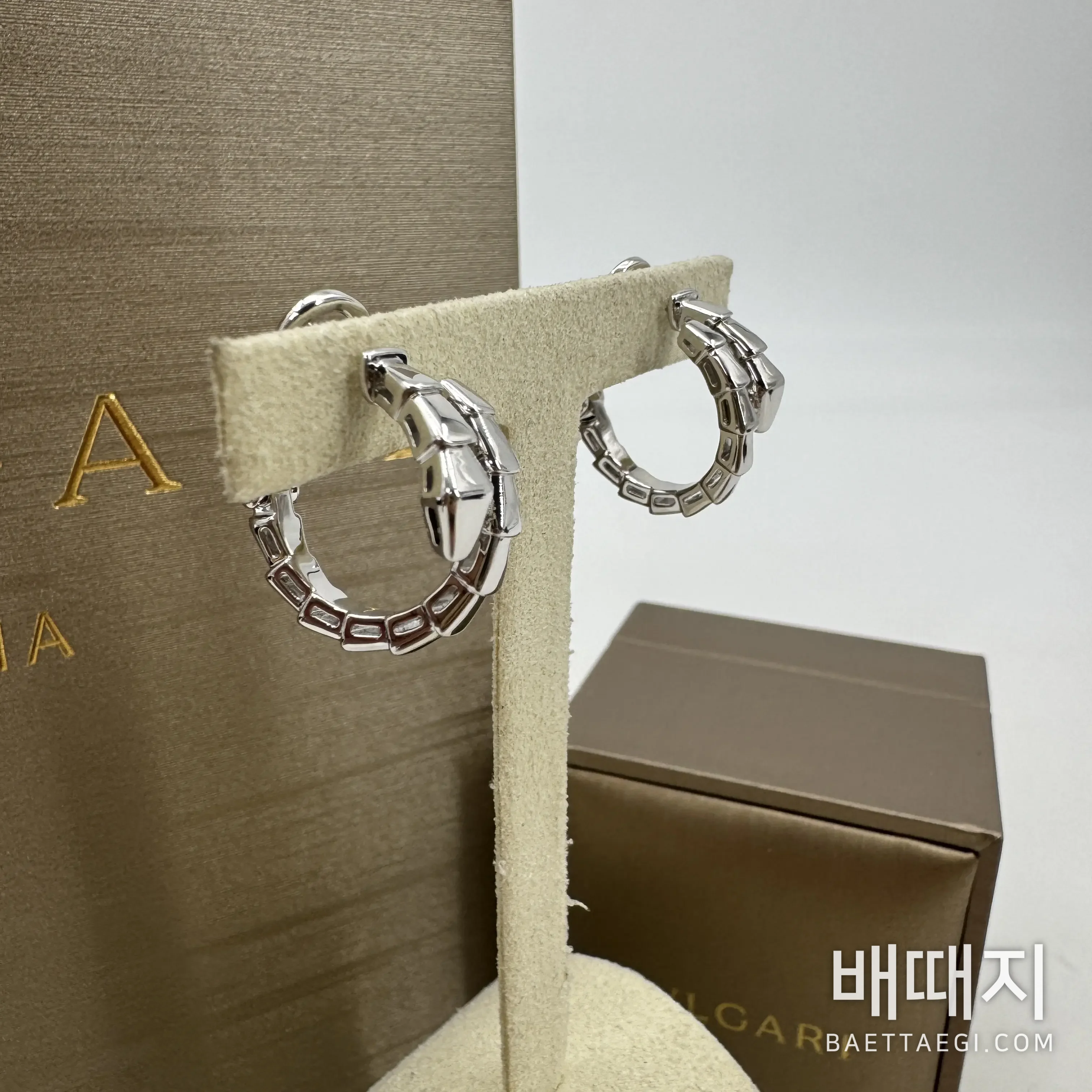 불가리 세르펜티 바이퍼 다이아몬드 장식 귀걸이 197703 검수사진 5