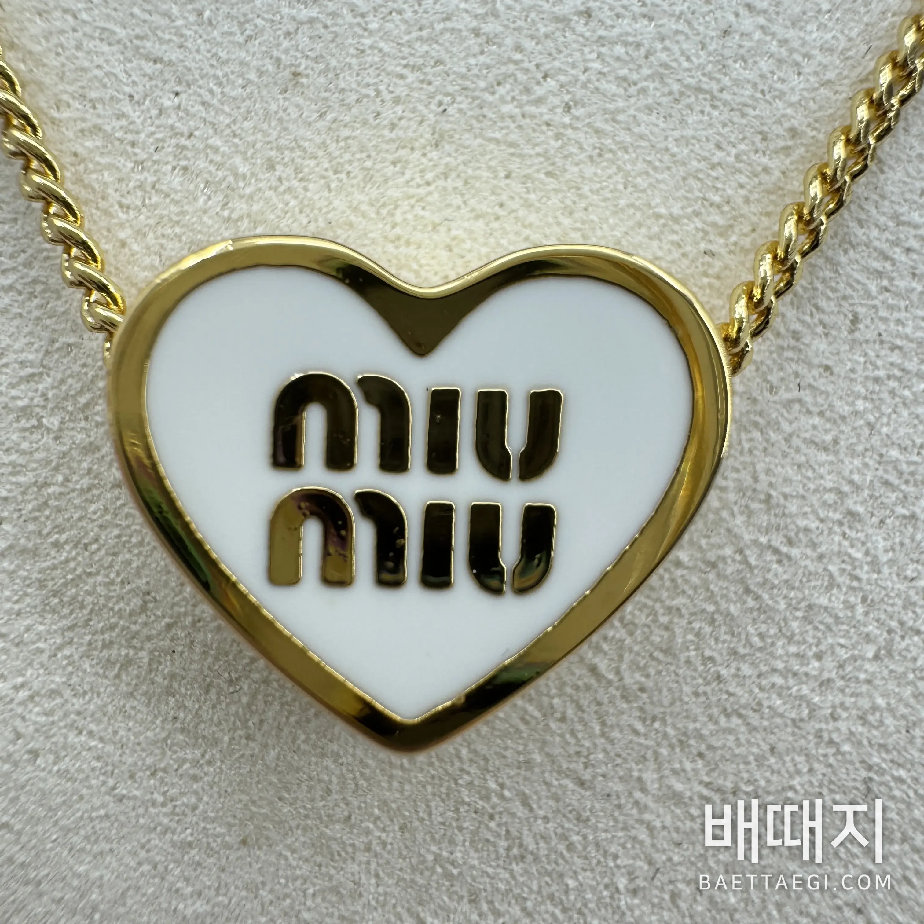 미우미우 화이트 에나멜 하트 목걸이 135641 검수사진 3