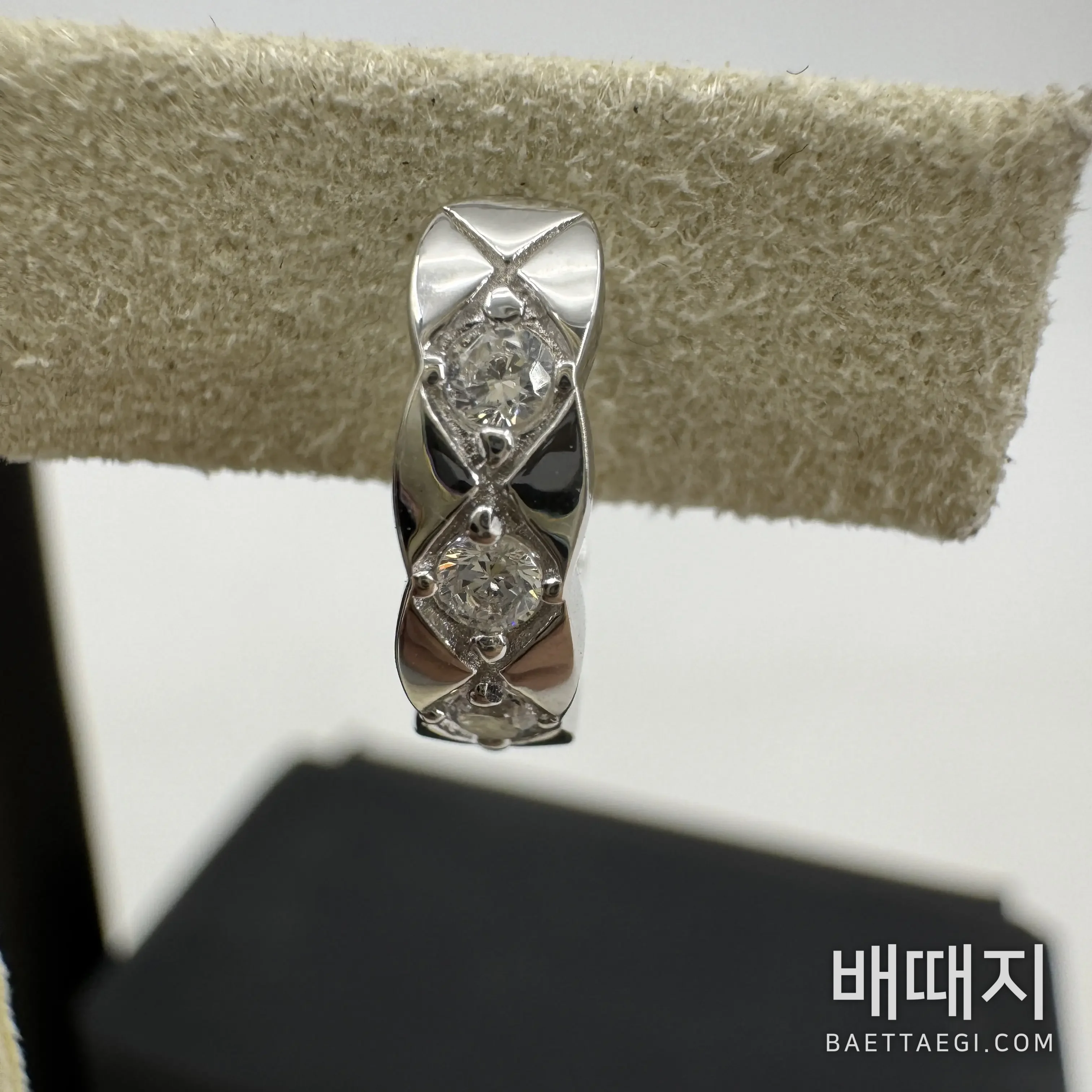 샤넬 화이트골드 코코 크러쉬 귀걸이 검수사진 2