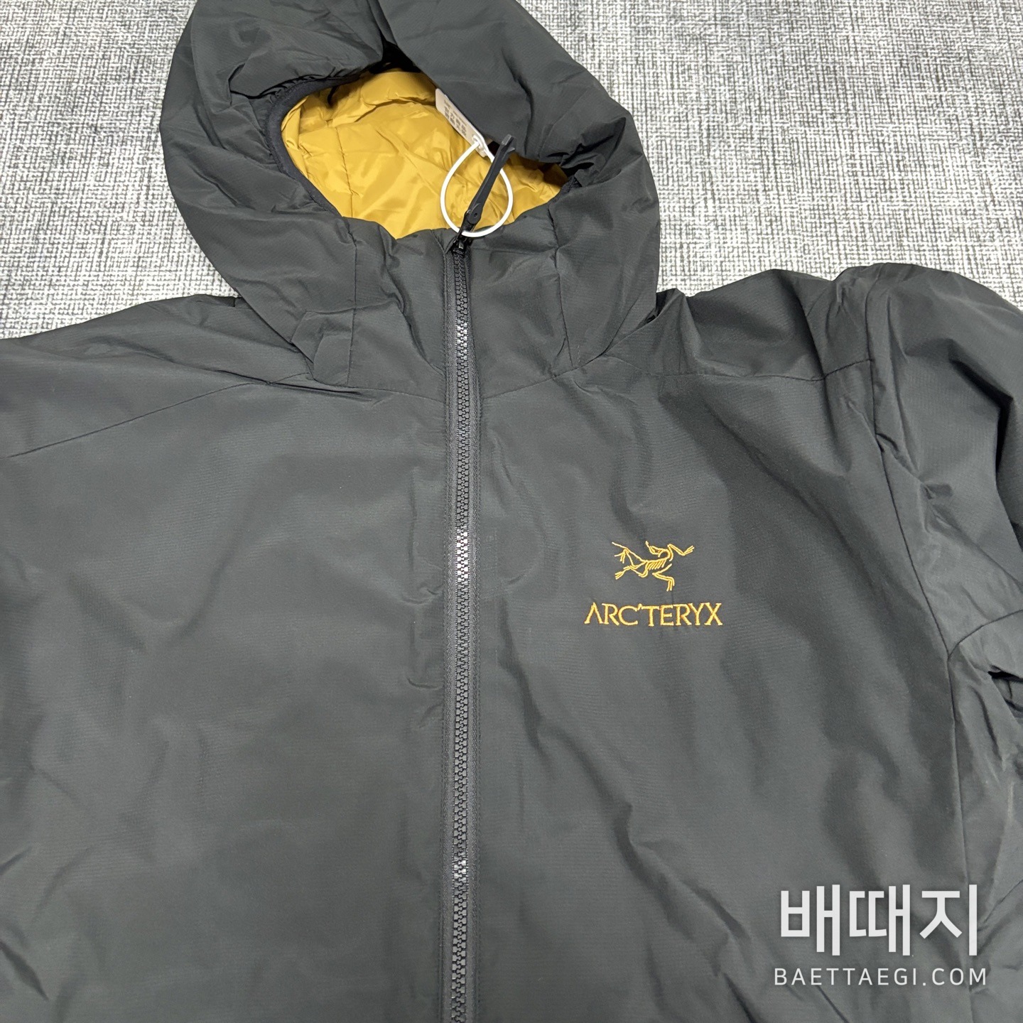 아크테릭스 [TZ] 아톰 LT 후디 1.0 블랙 골드 200175 Arc'teryx Atom LT Hoodie 1.0 검수사진 5