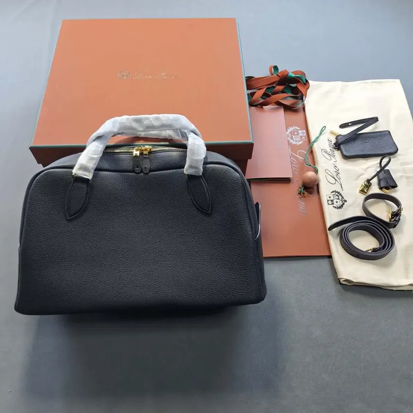 로로피아나 134033 가방 Loro Piana Bag / 색상: 네이비 / 사이즈: 미듐