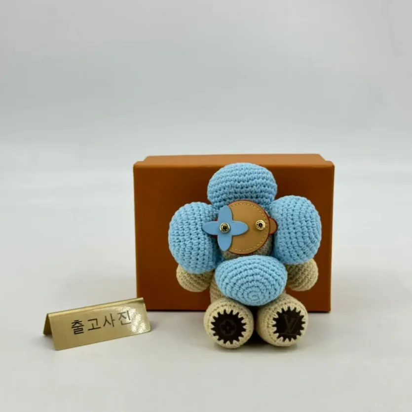 루이비통 비비안 해바라기 인형 키체인 참 키링 117816 Louis Vuitton Accessories