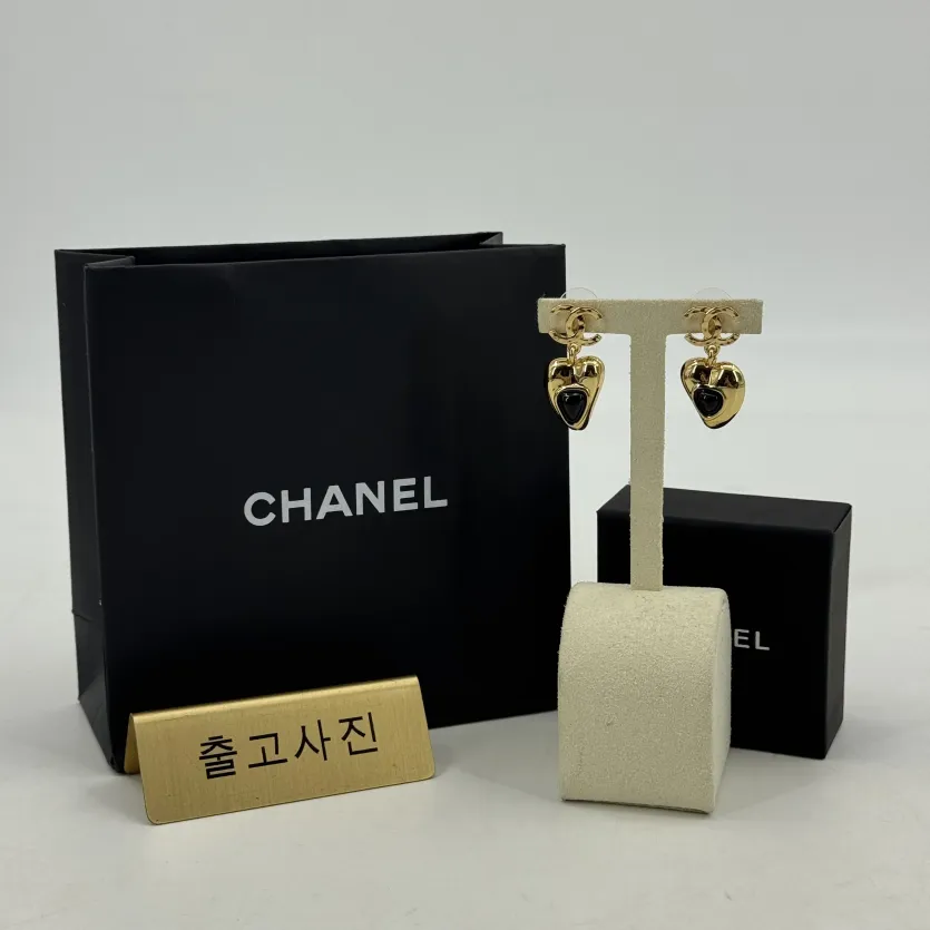 샤넬 골드 진주 하트 귀걸이 153820