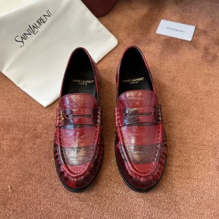 생로랑 YSL 앞코 덮인 장어가죽 뮬 로퍼 108291