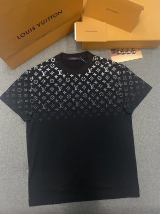 루이비통 남성 반팔 129772 Louis Vuitton T Shirt