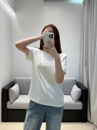 생로랑 자수 로고 여성 반팔 티셔츠 138658