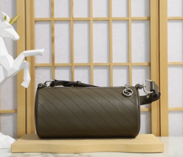 구찌 가치블론디 라운드 배럴 암핏 백 760169