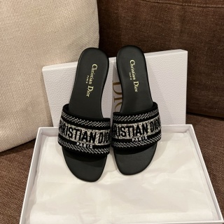 디올 자수 장식 플랫 샌들 141846