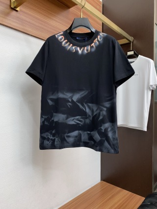 루이비통 2026SS 자수 코튼 라운드넥 반팔 티셔츠 남성 1586 Louis Vuitton T Shirt