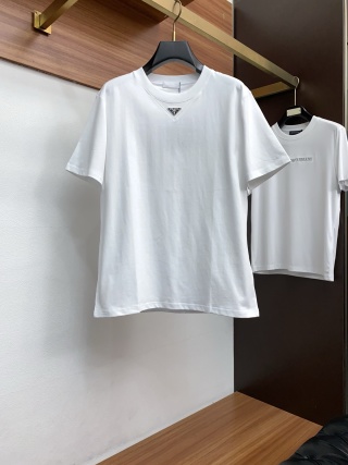 프라다 2026SS 자수 코튼 라운드넥 반팔 티셔츠 남성 1941 Prada T Shirt