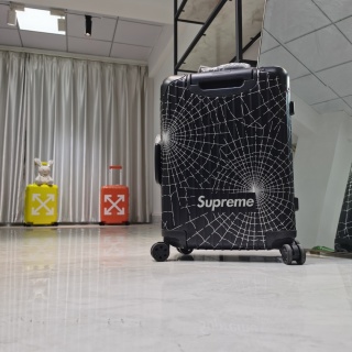 슈프림 리모와 여행가방 19928 Travel Bag