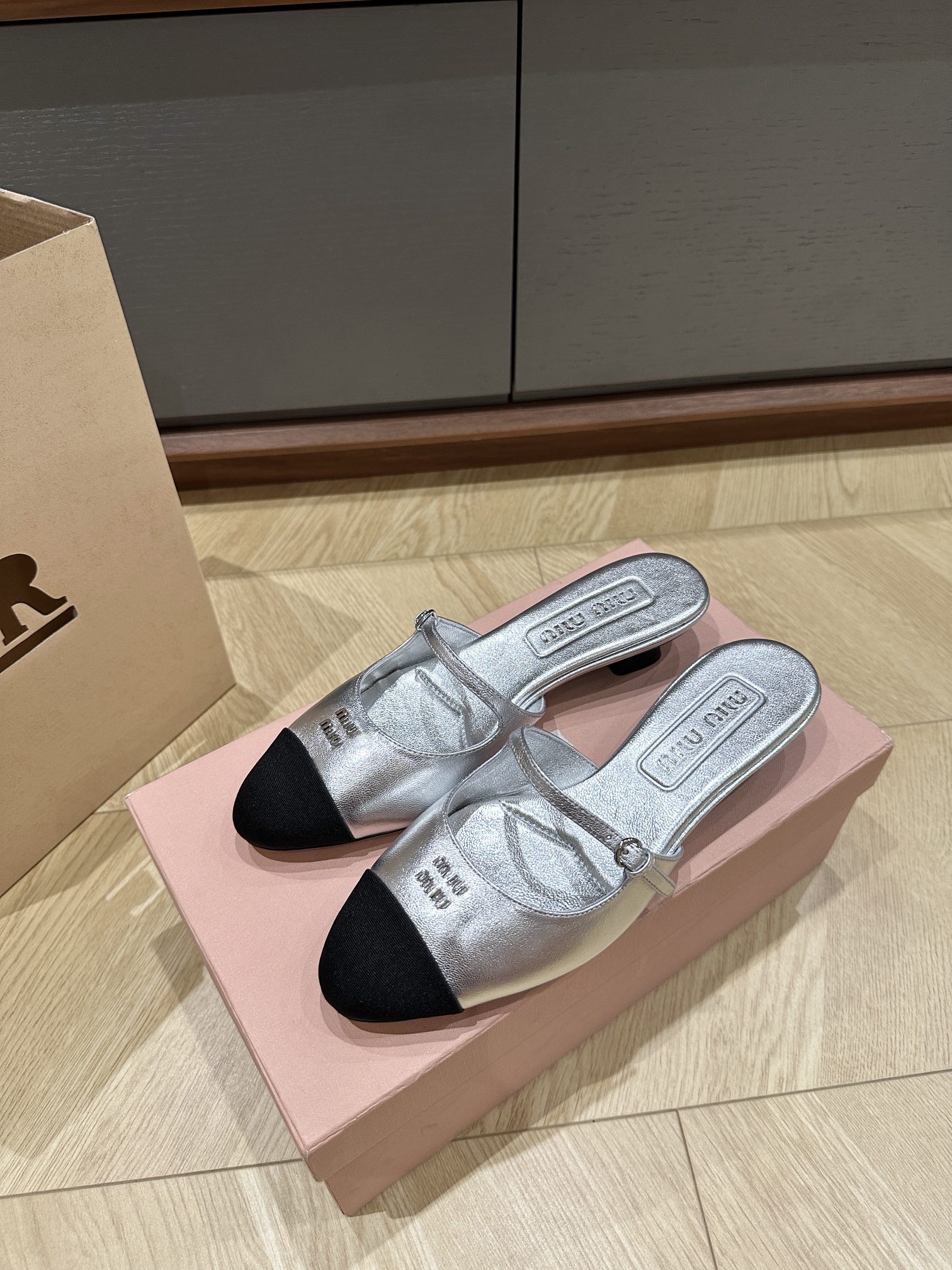 미우미우 신발 24205 Miu Miu Shoes