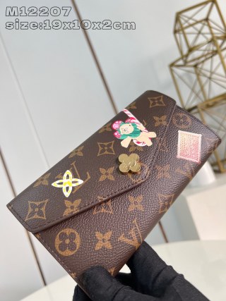 루이비통 M12207 Candy Factory는 Sarah의 Sarah 錢包今季以玩味의 특본演繹， 290 Louis Vuitton Bag