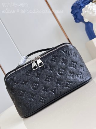 루이비통 M11750 엠보싱 세면도구 가방 Louis Vuitton Bag