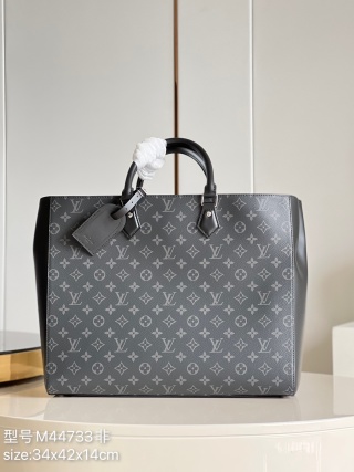 루이비통 M44733 GRAND SAC 브리프케이스는 1960년대 클래식 Sac Plat 백에서 모노그램 Louis Vuitton Bag