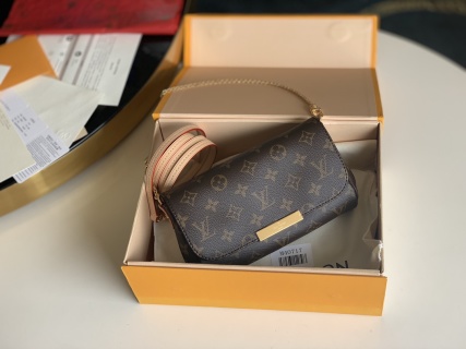 루이비통 M40717 모노그램 캔버스는 어떤 자리에도 어울리는 Louis Vuitton Bag