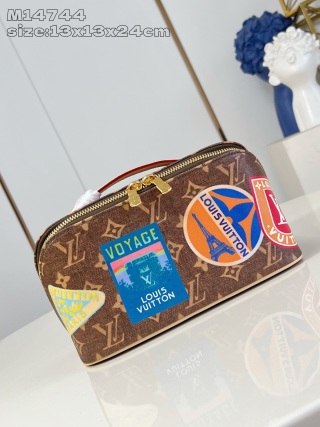 루이비통 M14744 2칸 분리형 세면도구 가방은 모노그램 코팅 캔버스 소재에 Louis Vuitton Bag