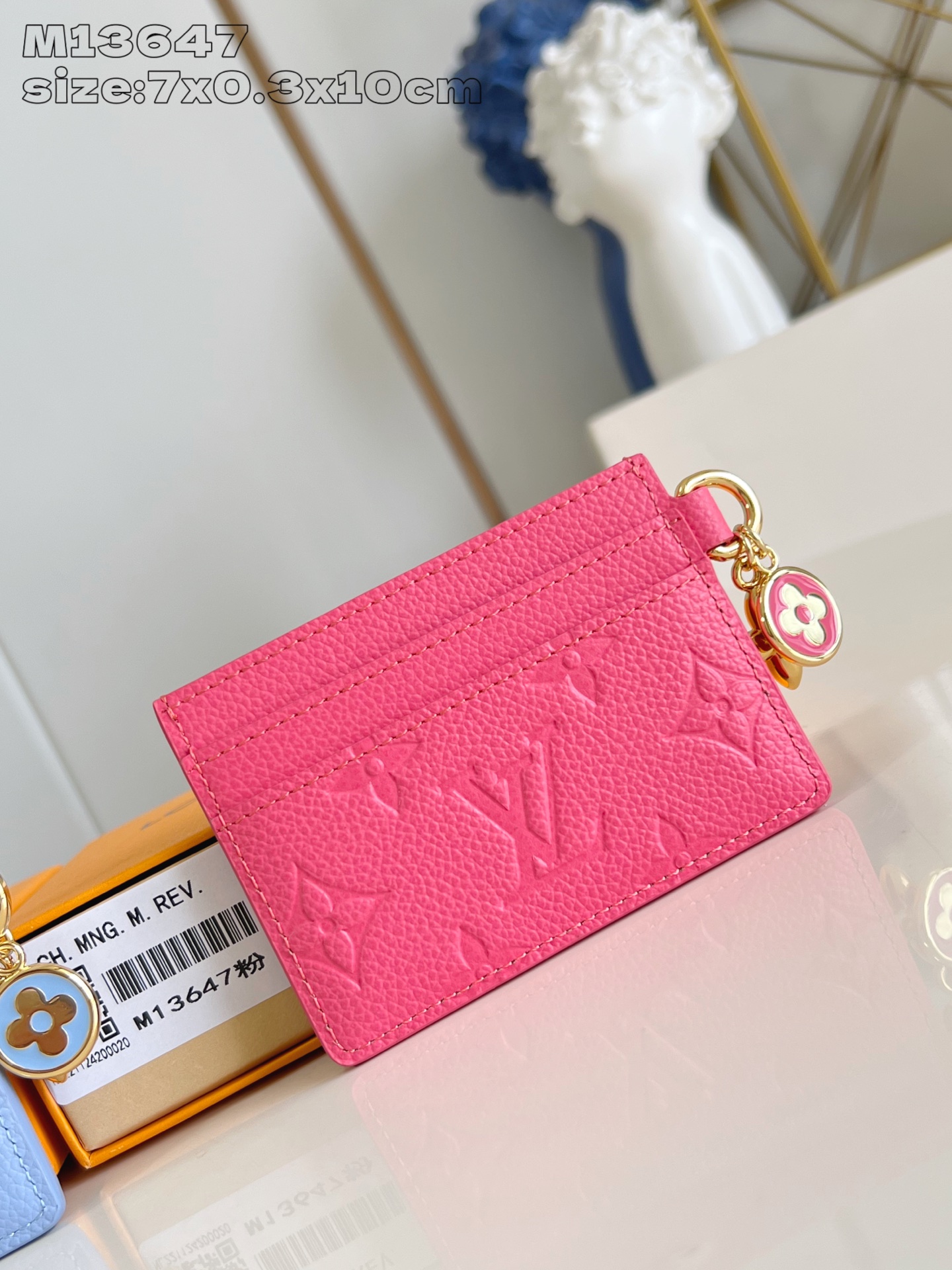 루이비통 M13647 핑크 LV 참 카드 홀더, LV 스키 컬렉션 Louis Vuitton Bag