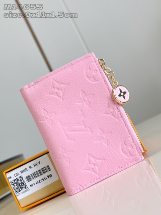💜신품 M14655粉 這款color彩明麗的Lisa錢包以標誌性的Monogram Empreinte 가죽 9 x 11.5 x 1.5 厘米 (길이 x 높이 x 길이) 💰300 Louis Vuitton Bag