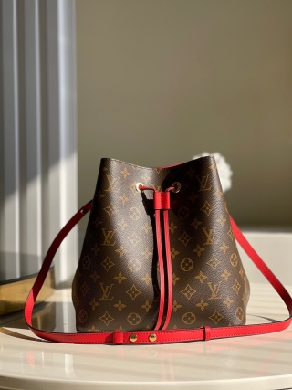 루이비통 M44021 레드 노에 버킷백 모노그램 Louis Vuitton Bag