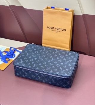 루이비통 M43690 블랙 플로럴 대형 패킹 큐브! 이 대형 파우치는 Louis Vuitton Bag