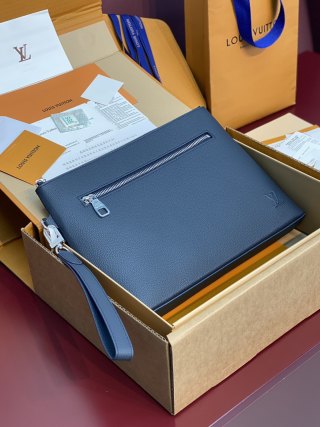 루이비통 M25955 양각 로고 블루칩 버전, 테이크오프 클러치 Louis Vuitton Bag