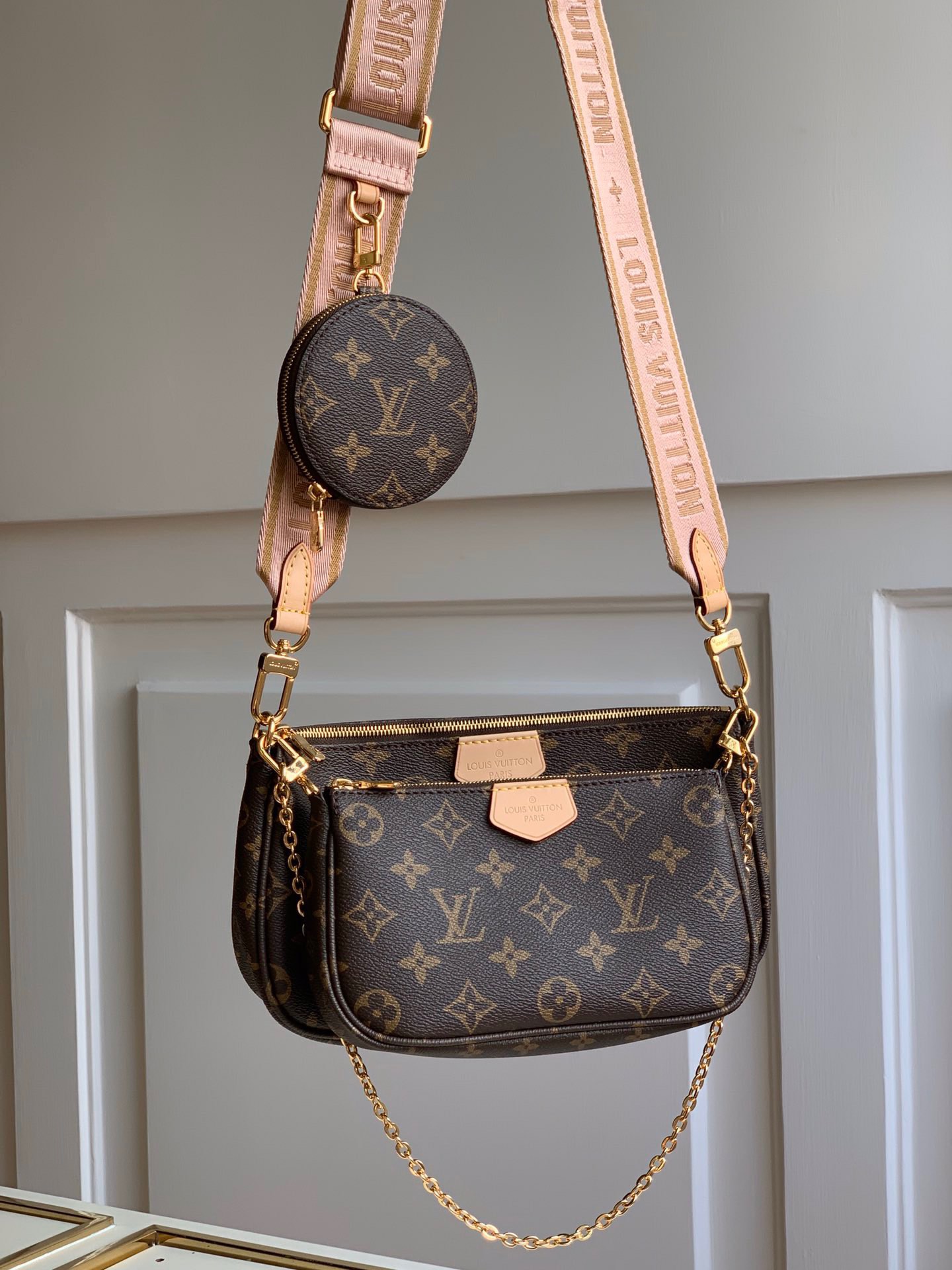 루이비통 M44813 컴팩트하고 가벼운 3종 세트는 핑크 모노그램 캔버스 소재로 Louis Vuitton Bag