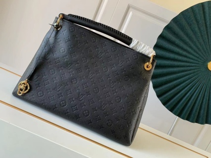 루이비통 M41066 넉넉하고 세련되며 스타일리시한 이 아츠 1080 Louis Vuitton Bag