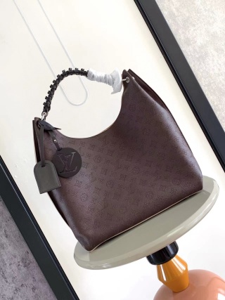 루이비통 M53188 가방은 수입산 그레인드 타우릴론 송아지 가죽으로 제작되었습니다! 크기 Louis Vuitton Bag