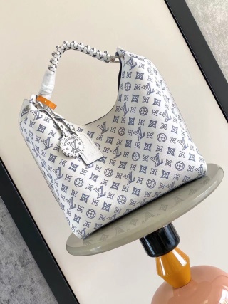 루이비통 M53188 가방은 수입산 그레인드 타우릴론 송아지 가죽으로 제작되었습니다! 크기 Louis Vuitton Bag