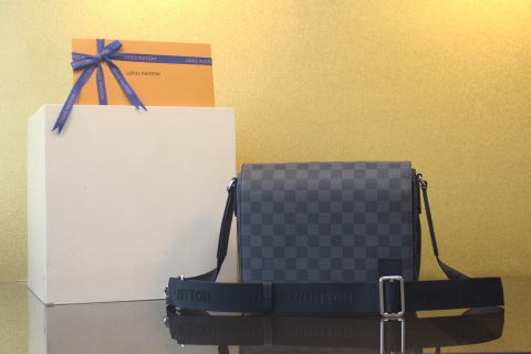 루이비통 디스트릭트 스몰 메신저 백 다미에 그래파이트 N42710 가방 Louis Vuitton Bag