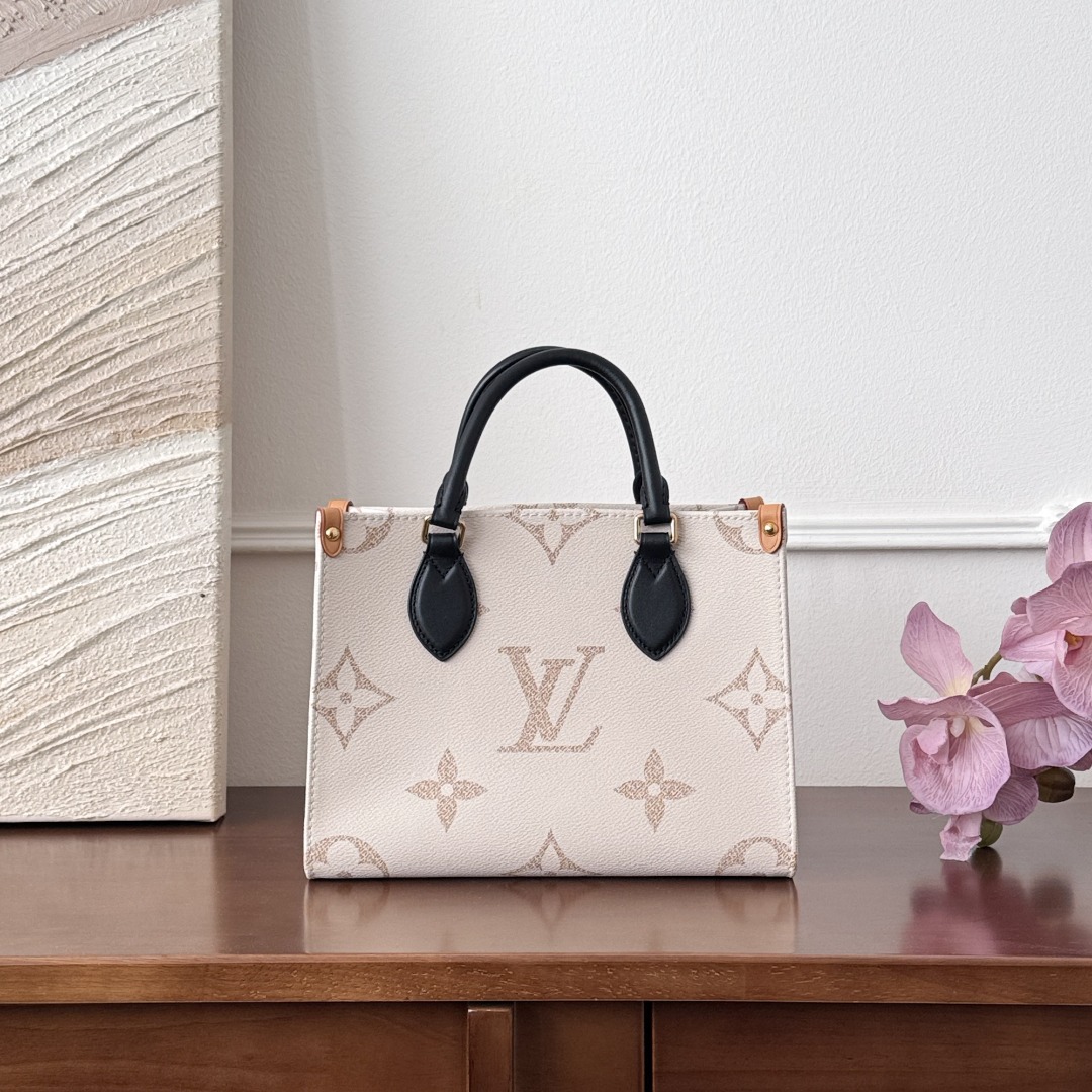 루이비통 온더고 PM 화이트 플로럴 M24533 가방 Louis Vuitton Bag
