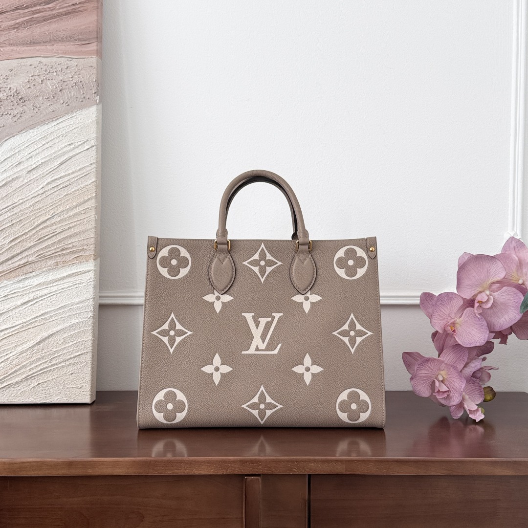 루이비통 온더고 MM 그레이 화이트 M45494 가방 Louis Vuitton Bag